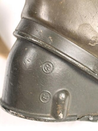 Gasmaske Modell 1938 Wehrmacht. Maskenkörper grün, datiert 1940. Gummi weich.