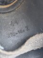 Gasmaske Modell 1938 Wehrmacht. Maskenkörper schwarz, datiert 1942. Gummi weich. Filtereinsatz 41 datiert 1942
