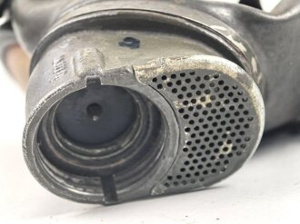 Gasmaske Modell 1938 Wehrmacht. Maskenkörper grün, datiert 1941. Gummi weich. Ungereinigtes Stück