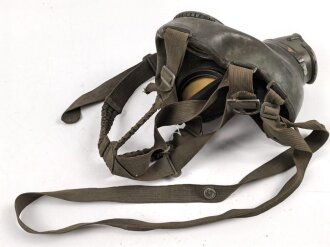 Gasmaske Modell 1938 Wehrmacht. Maskenkörper grün, datiert 1941. Gummi weich. Ungereinigtes Stück