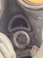 Gasmaske Modell 1938 Wehrmacht. Maskenkörper grün, datiert 1941. Gummi weich. Ungereinigtes Stück