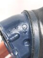 Gasmaske Modell 1938 Wehrmacht. Maskenkörper schwarz, Metallteile blau lackiert , datiert 1943. Gummi weich.