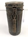 Gasmaskendose " Bereitschaftsbüchse" Modell 1938 Wehrmacht. Ungereinigt, Haken abgerissen, innliegend