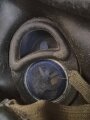 Gasmaske mit Filter in " Bereitschaftsbüchse" Modell 1938 Wehrmacht. Ungereingt