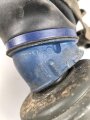 Gasmaske mit Filter in " Bereitschaftsbüchse" Modell 1938 Wehrmacht. Ungereingt