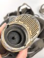 Gasmaske Modell 1938 Wehrmacht. Maskenkörper grün, Metallteile sandfarben lackiert , datiert 1941. Gummi weich, Kopfbänder unvollständig. Mit Filtereinsatz 42