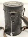 Gasmaske Reichswehr. Ledermaske aus dem 1. Weltkrieg, mit Ausatemventil versehen, Filtereinsatz 37. . Die Bereitschaftsbüchse ist eine Werkmäßig verlängerte Dose aus dem 1. Weltkrieg.