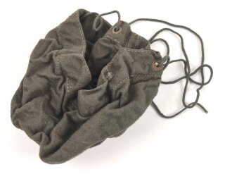 Transporthülle für den Filter zur Pferdegasmaske 41 der Wehrmacht.