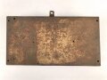 Staukasten für ein Fahrzeug oder Geschütz der Wehrmacht. Maße  21 x 41 x 9cm. Originallack, ungereinigtes Stück