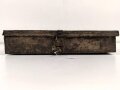 Staukasten für ein Fahrzeug oder Geschütz der Wehrmacht. Maße  21 x 41 x 9cm. Originallack, ungereinigtes Stück