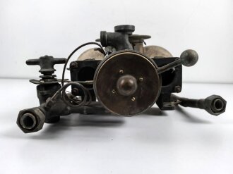 Schwere Abfülleinrichtung für Kraftstoff ? Letzte Eichung 1945. Gesamte Höhe etwa 75cm, wiegt unverpackt 31 kg, Versand nur auf Palette möglich.