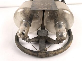 Schwere Abfülleinrichtung für Kraftstoff ? Letzte Eichung 1945. Gesamte Höhe etwa 75cm, wiegt unverpackt 31 kg, Versand nur auf Palette möglich.