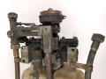 Schwere Abfülleinrichtung für Kraftstoff ? Letzte Eichung 1945. Gesamte Höhe etwa 75cm, wiegt unverpackt 31 kg, Versand nur auf Palette möglich.