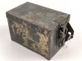Staukasten für ein Fahrzeug oder Geschütz der Wehrmacht. Maße  8 x 14 x 8,5cm. Originallack, ungereinigtes Stück