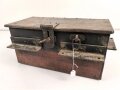 Staukasten für ein Fahrzeug oder Geschütz der Wehrmacht. Maße  18,5  x 38 x 18cm. Originallack, ungereinigtes Stück