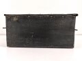 Staukasten für ein Fahrzeug oder Geschütz der Wehrmacht. Maße  18,5  x 38 x 18cm. Originallack, ungereinigtes Stück