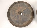 Paar Scheibenräder ohne Bezeichnung. Luftwaffenblauer Originallack, Durchmesser mit Gummi 45cm