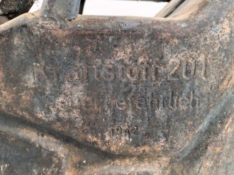 Kraftstoff Kanister Wehrmacht 20 Liter datiert 1942. Originallack, ungereinigt, vollständig leer. Originales Fahrzeugkennzeichen aufgemalt. KEIN VERSAND NACH ÜBERSEE