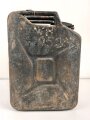 Kraftstoff Kanister Wehrmacht 20 Liter datiert 1942. Originallack, ungereinigt, vollständig leer. Originales Fahrzeugkennzeichen aufgemalt. KEIN VERSAND NACH ÜBERSEE