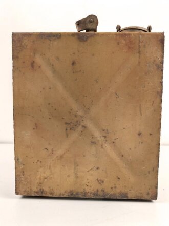 Wasserkanister für ein Fahrzeug der Wehrmacht. Maße 39 x 35 x 20cm. Originallack, vollständig leer. KEIN VERSAND NACH ÜBERSEE