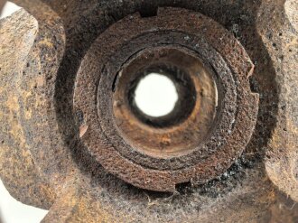Mündungsbremse / Feuerdämpfer 7,5cm Wehrmacht. Ungereinigtes Stück , Wiegt unverpackt etwa 41 kg, Versand nur auf Palette möglich, KEIN VERSAND NACH ÜBERSEE
