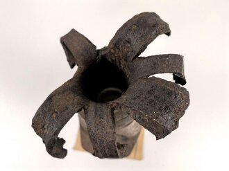 Mündungsbremse / Feuerdämpfer 7,5cm Wehrmacht. Ungereinigtes Stück , Wiegt unverpackt etwa 41 kg, Versand nur auf Palette möglich, KEIN VERSAND NACH ÜBERSEE