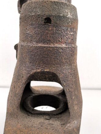 Mündungsbremse / Feuerdämpfer 7,5cm Wehrmacht. Ungereinigtes Stück , Wiegt unverpackt etwa 41 kg, Versand nur auf Palette möglich, KEIN VERSAND NACH ÜBERSEE
