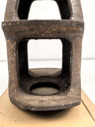 Mündungsbremse / Feuerdämpfer 7,5cm Wehrmacht. Ungereinigtes Stück , Wiegt unverpackt etwa 41 kg, Versand nur auf Palette möglich, KEIN VERSAND NACH ÜBERSEE