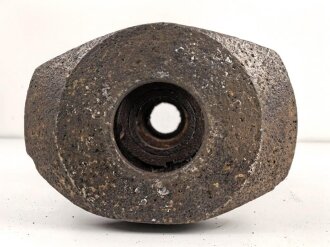 Mündungsbremse / Feuerdämpfer 7,5cm Wehrmacht. Ungereinigtes Stück , Wiegt unverpackt etwa 41 kg, Versand nur auf Palette möglich, KEIN VERSAND NACH ÜBERSEE