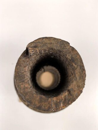 Mündungsbremse / Feuerdämpfer 7,5cm Wehrmacht.Ungereinigtes Stück,  Wiegt unverpackt etwa 41 kg, Versand nur auf Palette möglich, KEIN VERSAND NACH ÜBERSEE
