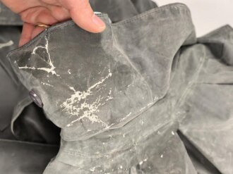 Moderner " Kradmantel" aus weichem Gummi, im Schnitt ähnlich dem Modell der Wehrmacht. Guter Zustand