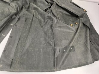 Moderner " Kradmantel" aus weichem Gummi, im Schnitt ähnlich dem Modell der Wehrmacht. Guter Zustand