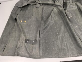 Moderner " Kradmantel" aus weichem Gummi, im Schnitt ähnlich dem Modell der Wehrmacht. Guter Zustand