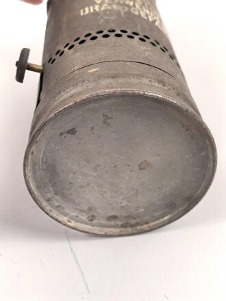 Dochtlampe zur Sammleranwärmung für Wehrmachtsfahrzeuge, ungereinigtes Stück, Originallack, datiert 1943