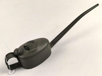Ölkanne für Fahrzeug K2, Feldgrauer Originallack, Gesamtlänge 29cm, ungebraucht