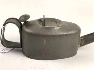Ölkanne für Fahrzeug K2, Feldgrauer Originallack, Gesamtlänge 29cm, ungebraucht