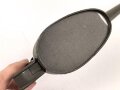 Ölkanne für Fahrzeug K2, Feldgrauer Originallack, Gesamtlänge 29cm, ungebraucht