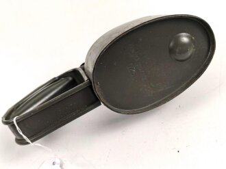 Ölkanne für Fahrzeug K3, Feldgrauer Originallack, Gesamtlänge 32cm, ungebraucht