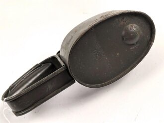 Ölkanne für Fahrzeug K3, Feldgrauer Originallack, Gesamtlänge 32cm, ungebraucht