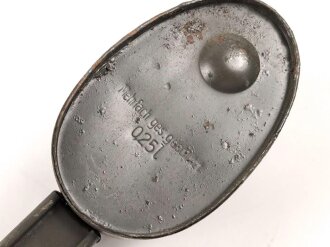 Ölkanne für Fahrzeug K3, Feldgrauer Originallack, Gesamtlänge 32cm, ungebraucht