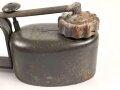 Ölkanne für Fahrzeug K3, Feldgrauer Originallack, Gesamtlänge 32cm, ungebraucht