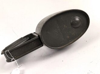 Ölkanne für Fahrzeug K3, Feldgrauer Originallack, Gesamtlänge 32cm, ungebraucht