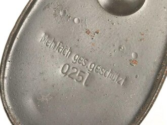 Ölkanne für Fahrzeug K3, Feldgrauer Originallack, Gesamtlänge 32cm, ungebraucht