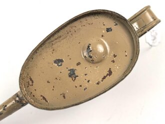 Ölkanne für Fahrzeug K6, sandfarbener Originallack, Gesamtlänge 32cm, ungereinigt