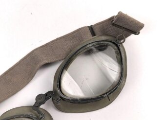 Kradmelderbrille Wehrmacht, Gummi weich, Band elastisch. Datiert 1942, guter Gesamtzustand