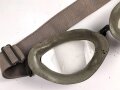 Kradmelderbrille Wehrmacht, Gummi weich, Band elastisch. Datiert 1942, guter Gesamtzustand