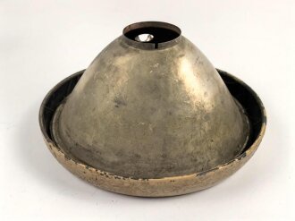 Scheinwerfer für Fahrzeuge der Wehrmacht.Unvollständig, Originallack, nicht gereinigt. Scheibendurchmesser knapp 20cm