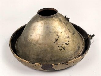 Scheinwerfer für Fahrzeuge der Wehrmacht.Unvollständig, Originallack, nicht gereinigt. Scheibendurchmesser knapp 20cm