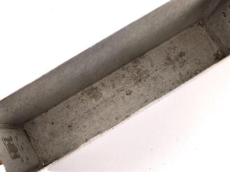 Gurtkasten Wehrmacht aus Aluminium datiert 1939. Diverse neuzeitliche Löcher und ebensolcher Lack