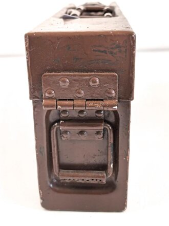 Gurtkasten Wehrmacht aus Aluminium datiert 1939. Diverse neuzeitliche Löcher und ebensolcher Lack